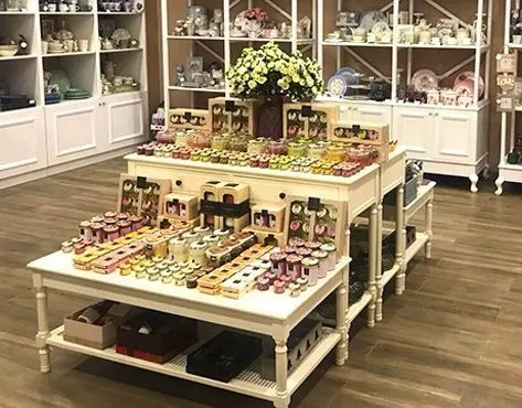 22 flavors of honey-souffle and more than 100 items.|Peroni franchise cost