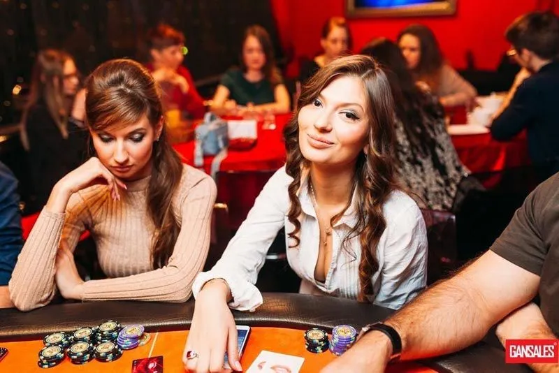 PlayBar Model Poker franchise (1)