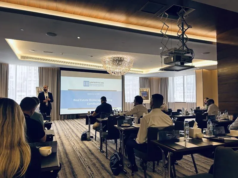 Invest2Dubai Franchise - presentation