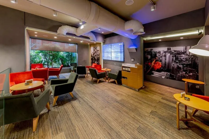 Zaatar W Zeit Franchise - restaurant hall (2)