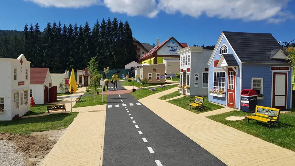 Franchise HAPPYTOWNIA — The Capital of Children