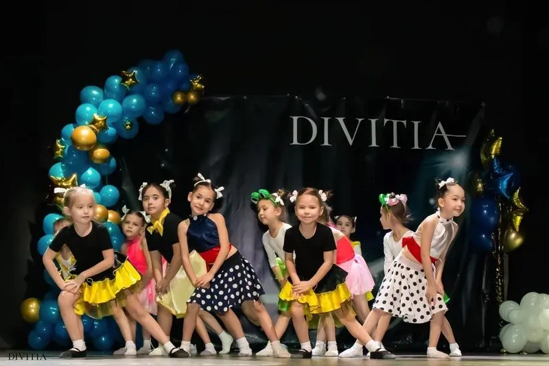 DIVITIA
