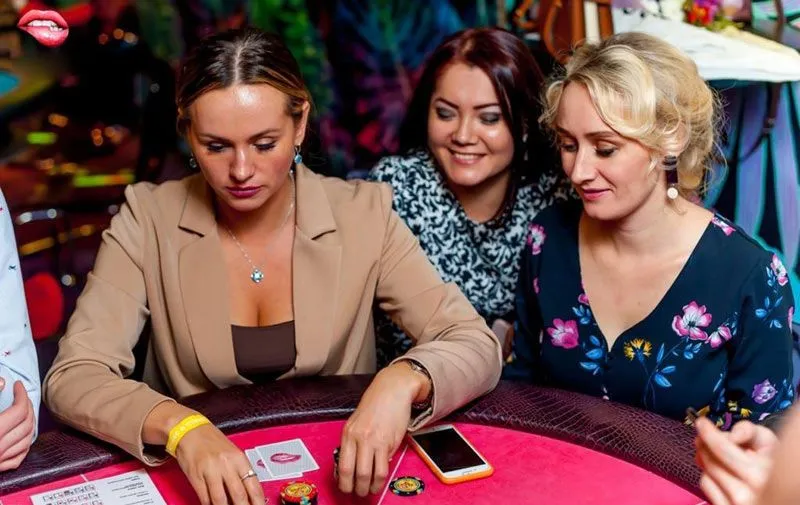 PlayBar Model Poker franchise