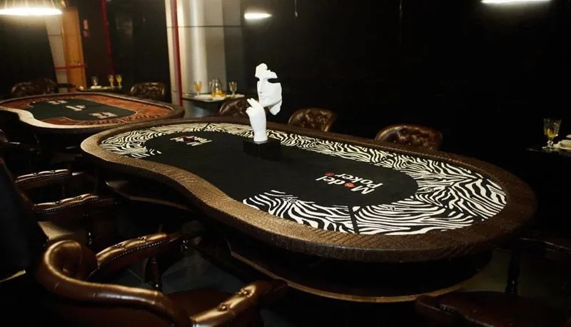 PlayBar Model Poker franchise (4)